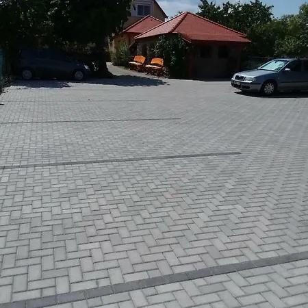 Szentesi Panzio B&B *